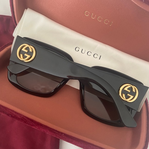 Gucci Oversized Black Sunglasses - Picture 2 of 7